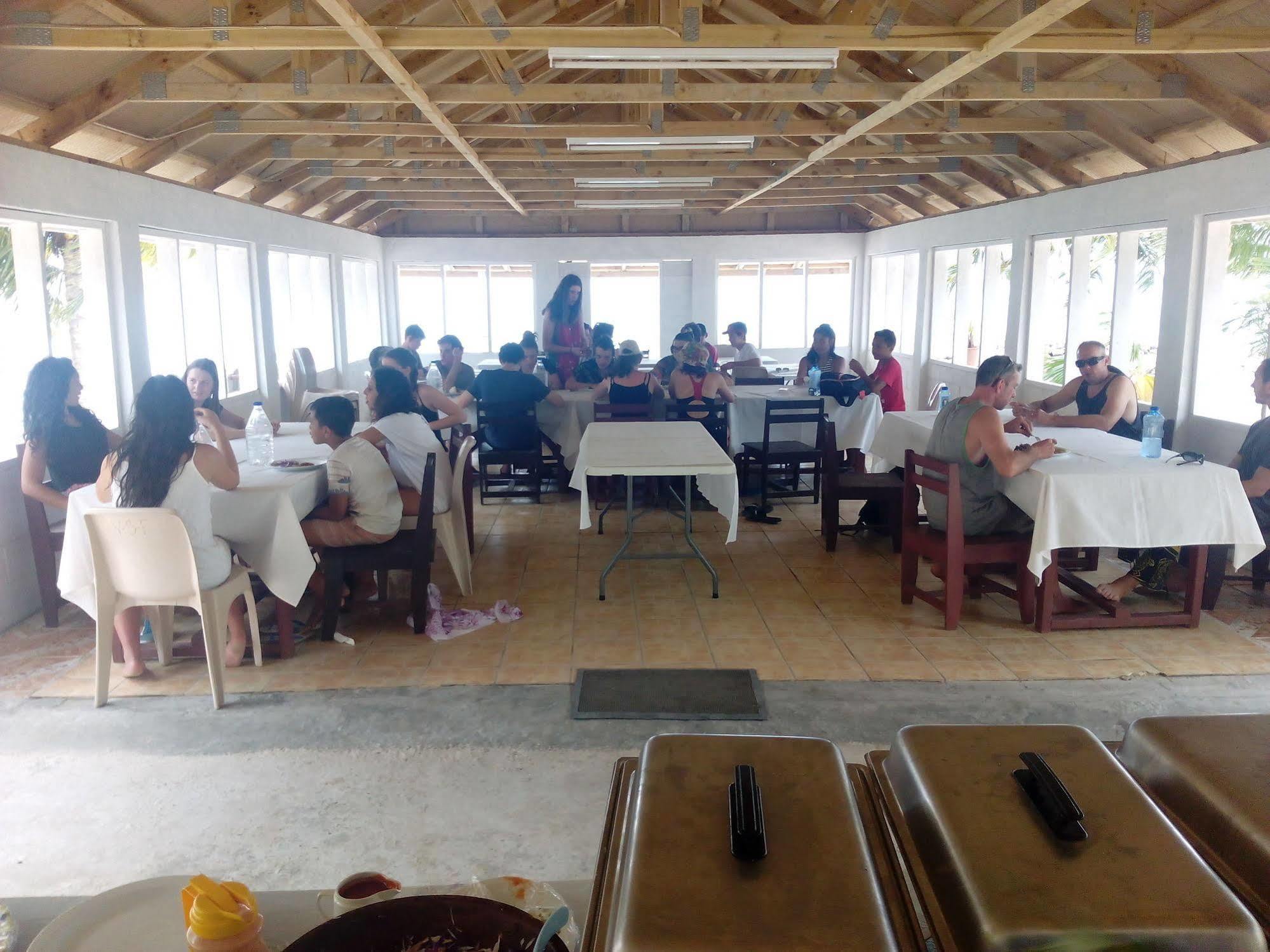 Vacations Beach Fale Hotel Manase Ngoại thất bức ảnh