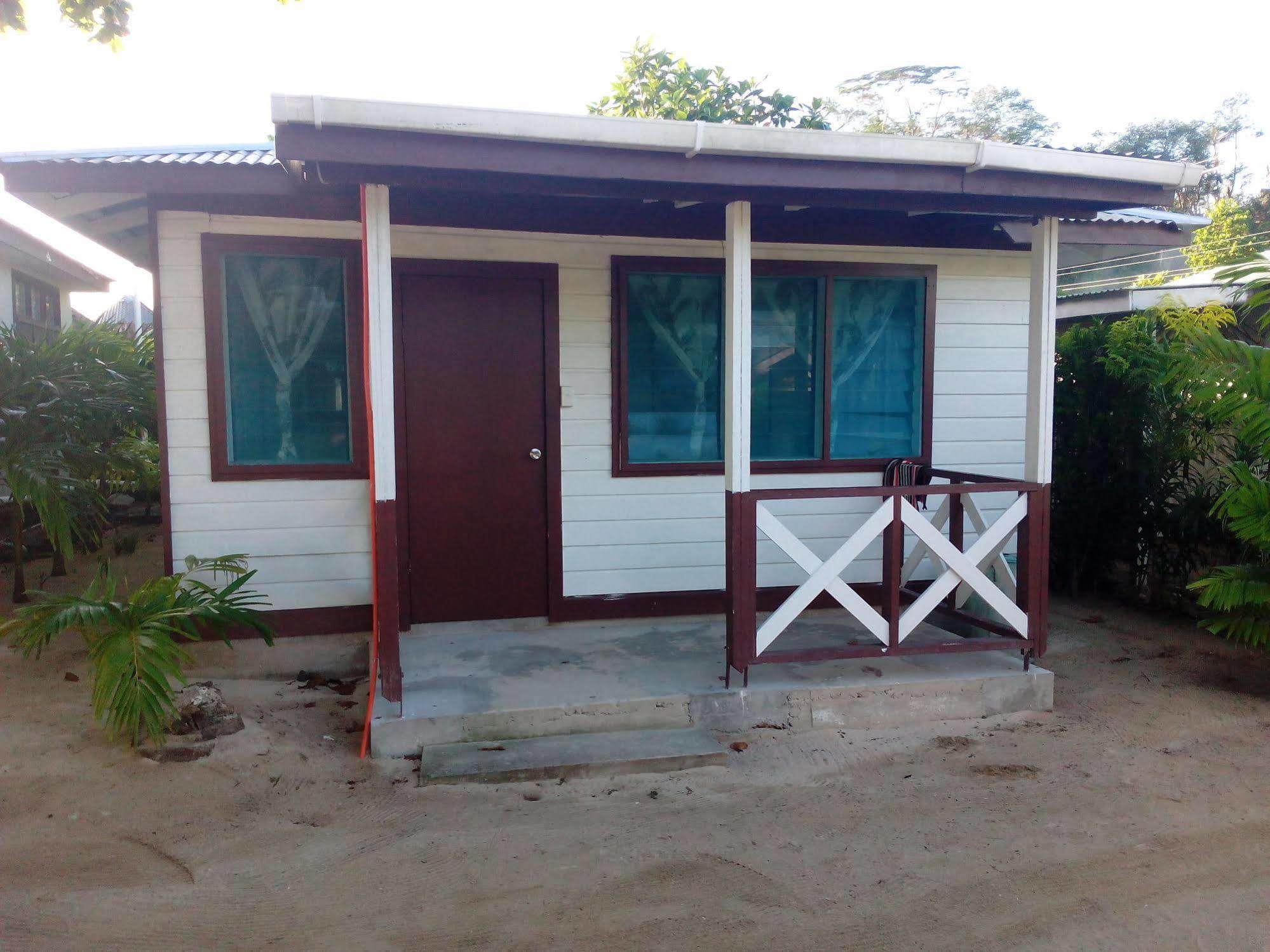 Vacations Beach Fale Hotel Manase Ngoại thất bức ảnh
