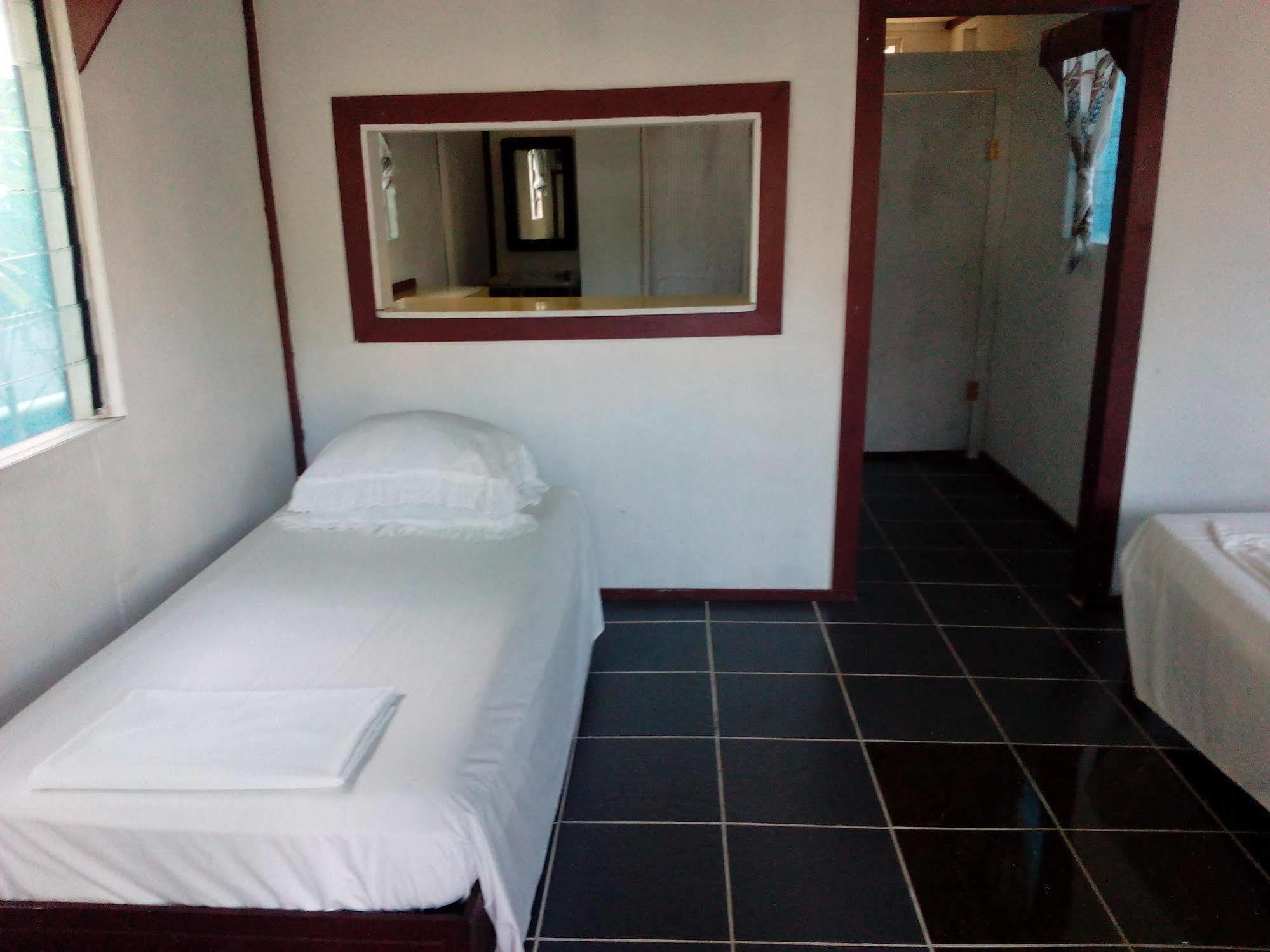 Vacations Beach Fale Hotel Manase Ngoại thất bức ảnh