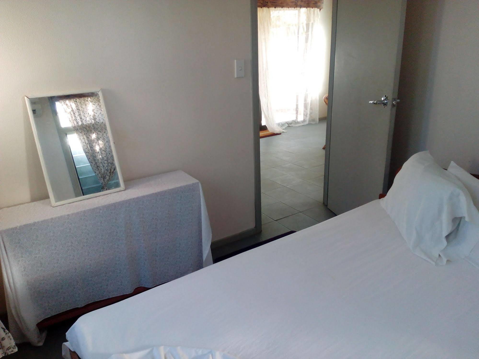 Vacations Beach Fale Hotel Manase Ngoại thất bức ảnh